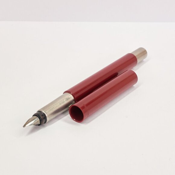 Parker Vector Fountain Pen / Red Barrel / Made in USA / Medium Nib - Picture 1 of 13